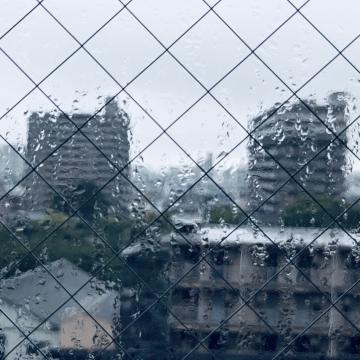 大雨への備え6選！家庭で備えるものや避難時に気をつけることも解説